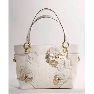 COACH Limited Edition Hamptons Floral Straw Bag 98